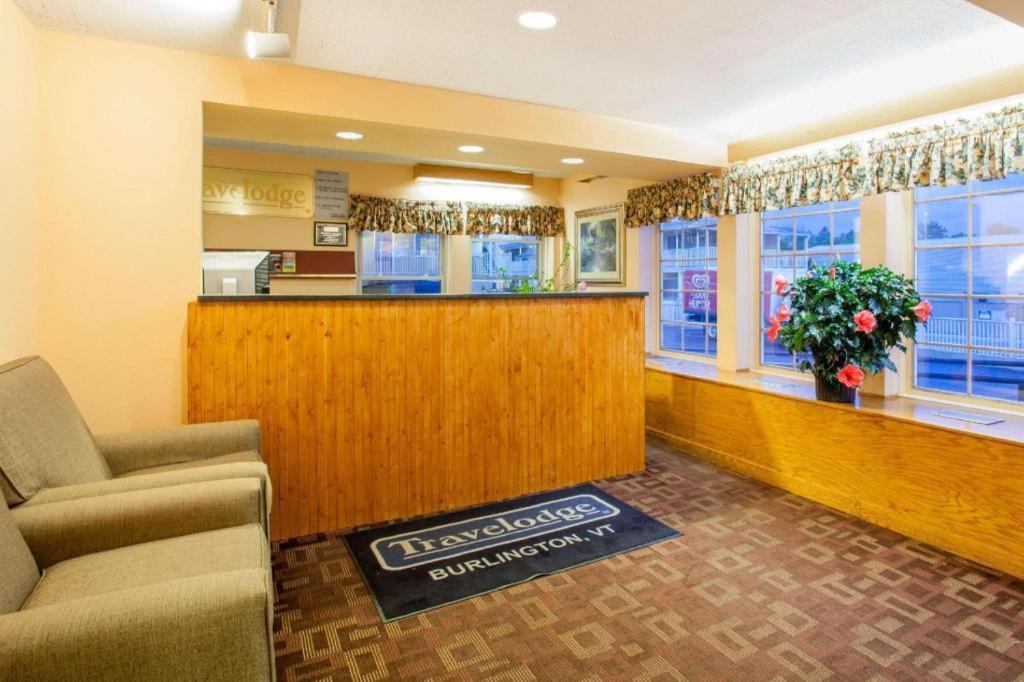 Travelodge By Wyndham South Burlington Exterior photo
